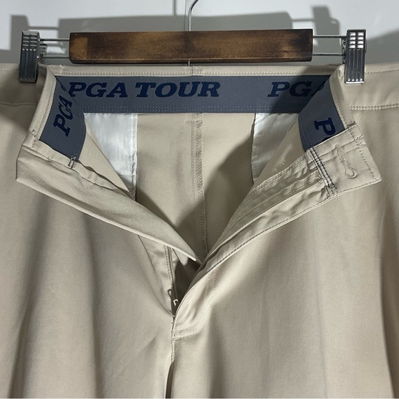 PGA TOUR Men’s 9” Flat Front Horizontal Textured Stretch Golf Short Khaki Sz 40. - Picture 2 of 13
